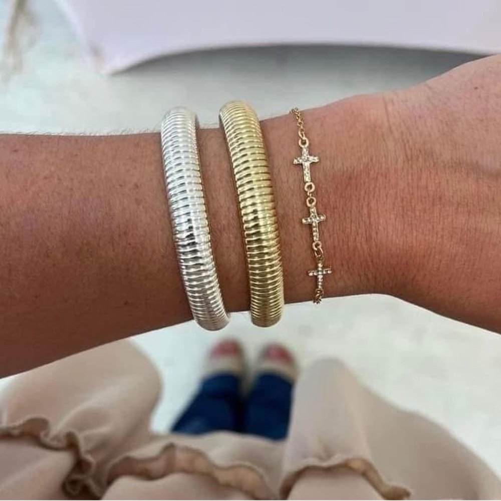NEW Gold Cross Bracelet - Picture 7 of 9